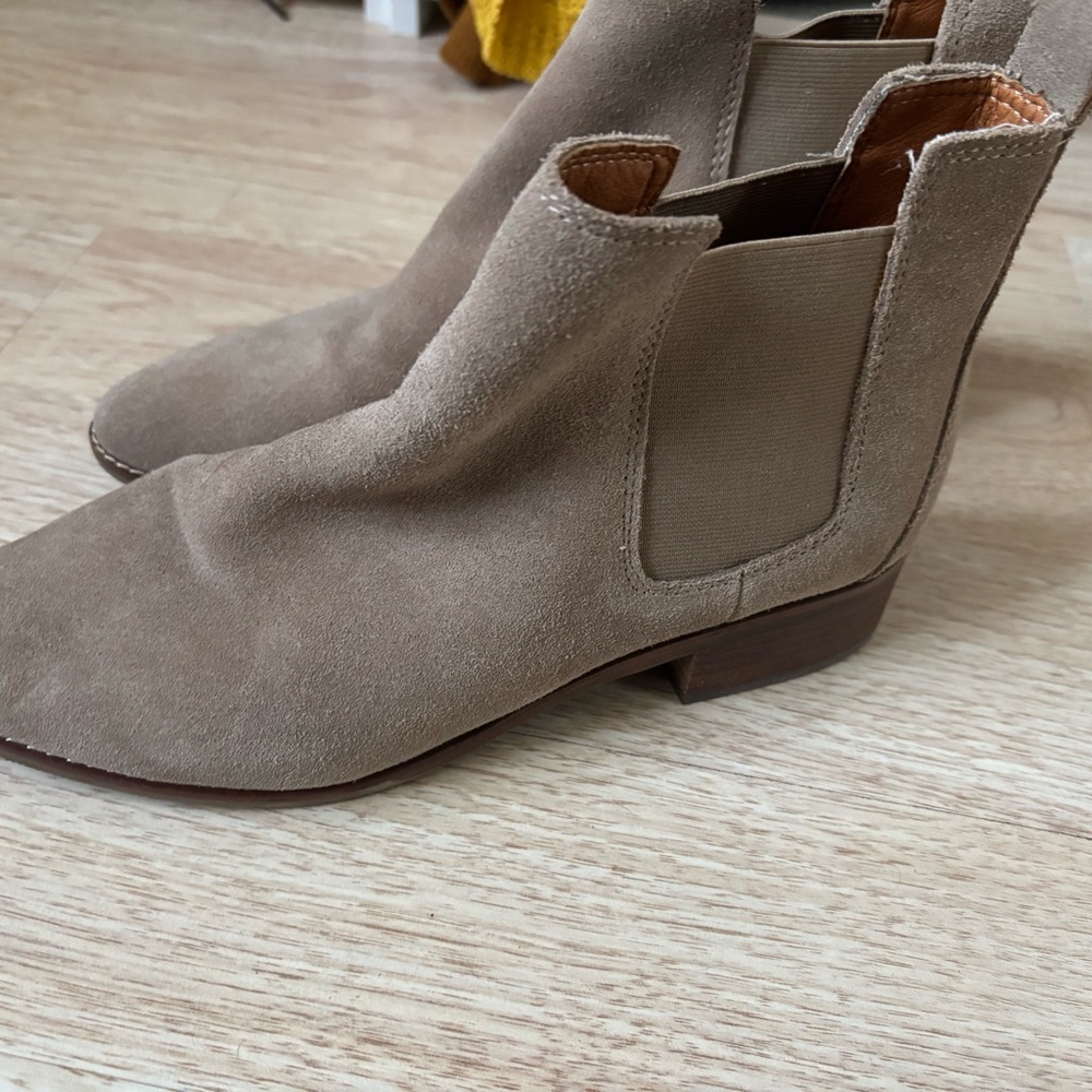 Lucky Brand Tan Ankle Booties with Elastic Panels SZ 9